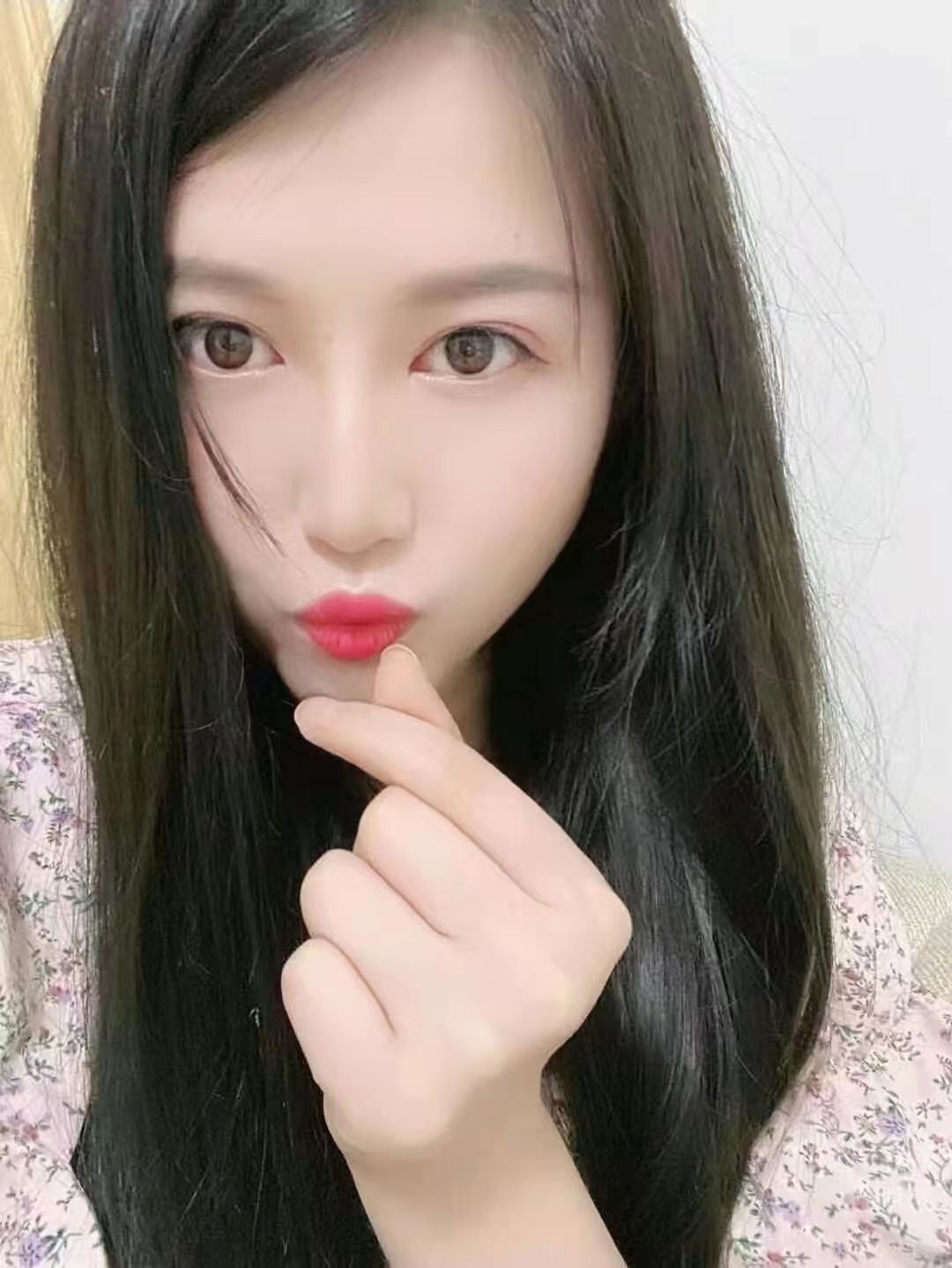 极品嫩妹子，肤白貌美