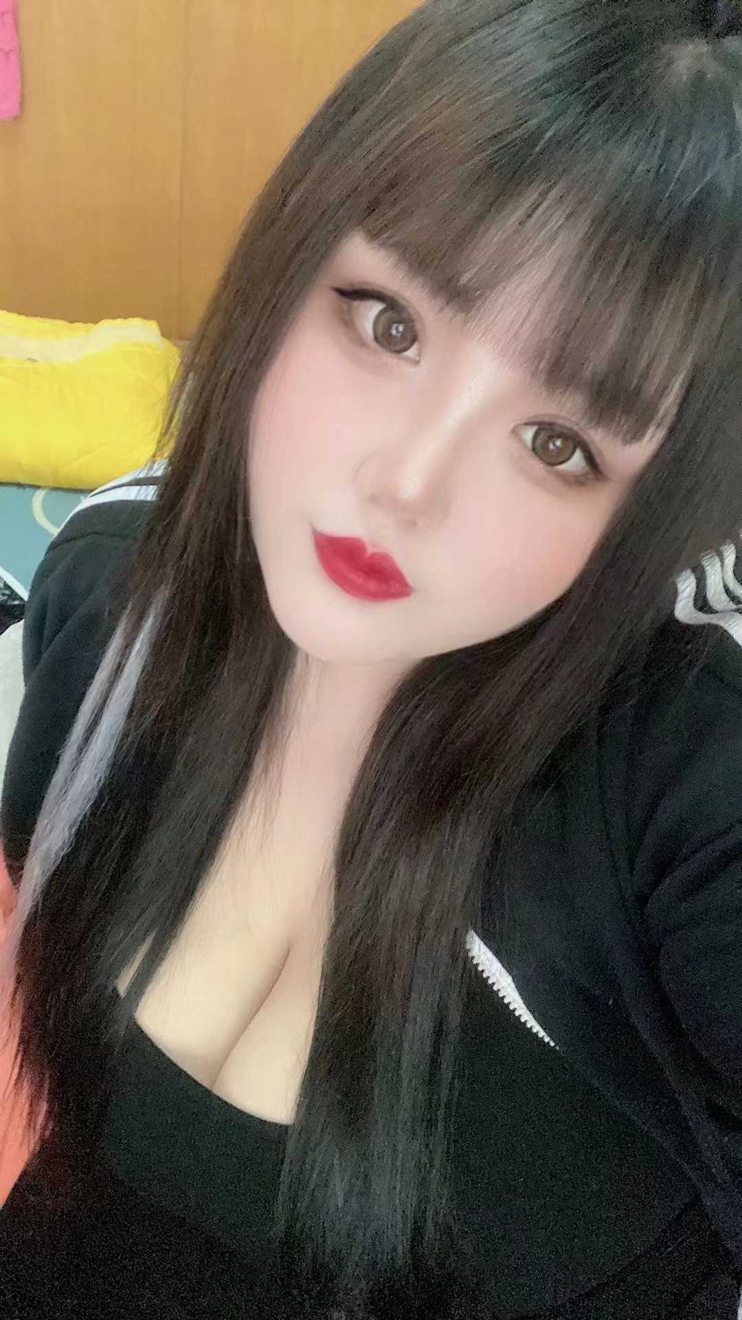 性感丰满的小嫩妹