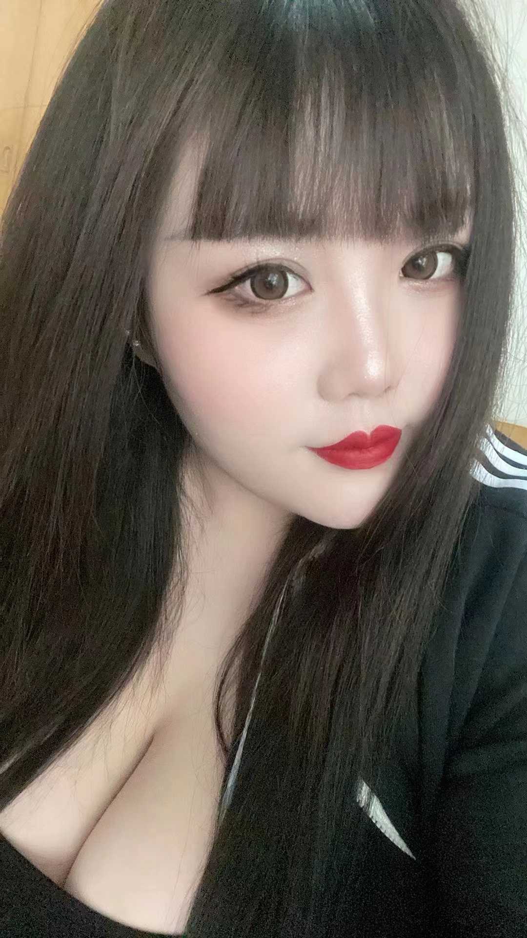 性感丰满的小嫩妹