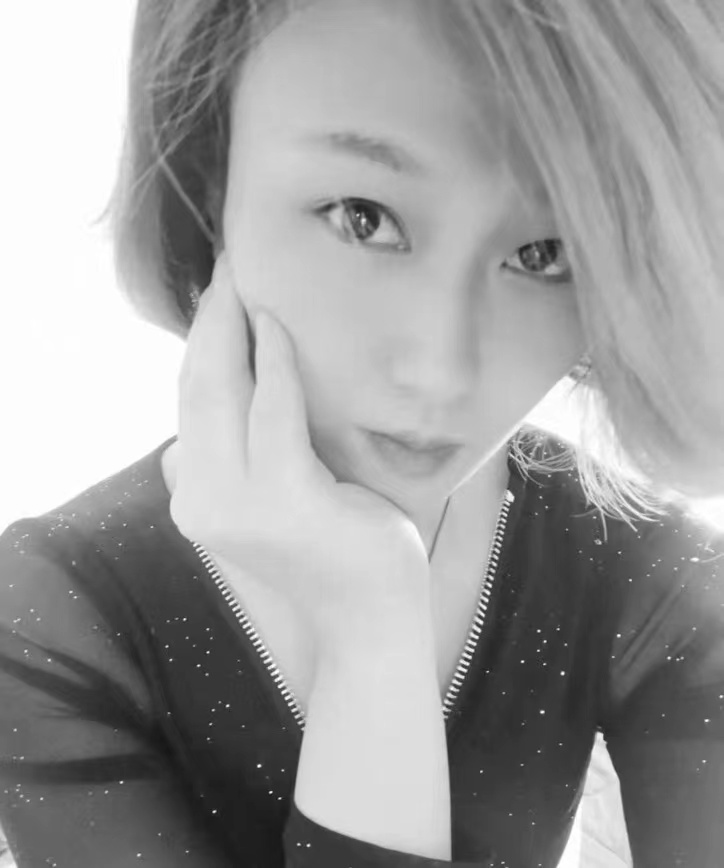 分享一枚身材火辣的小姐姐