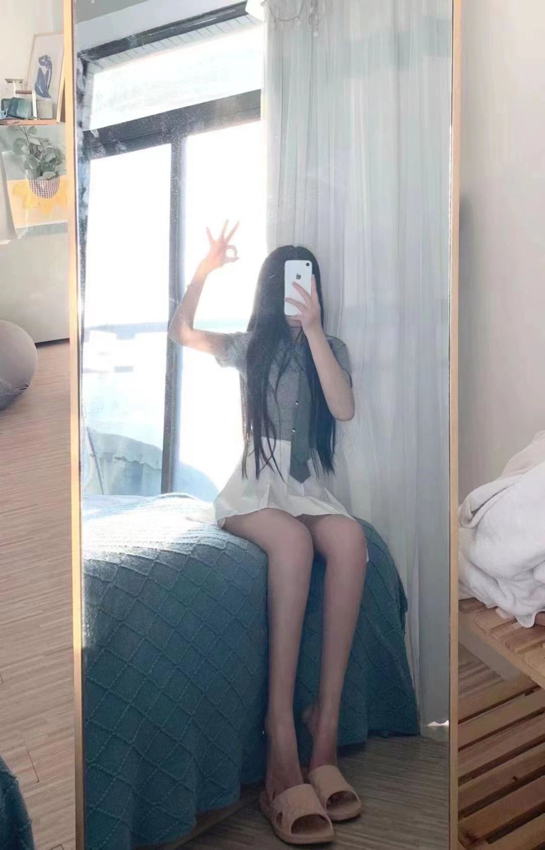 身材高挑，长相甜美，嫩