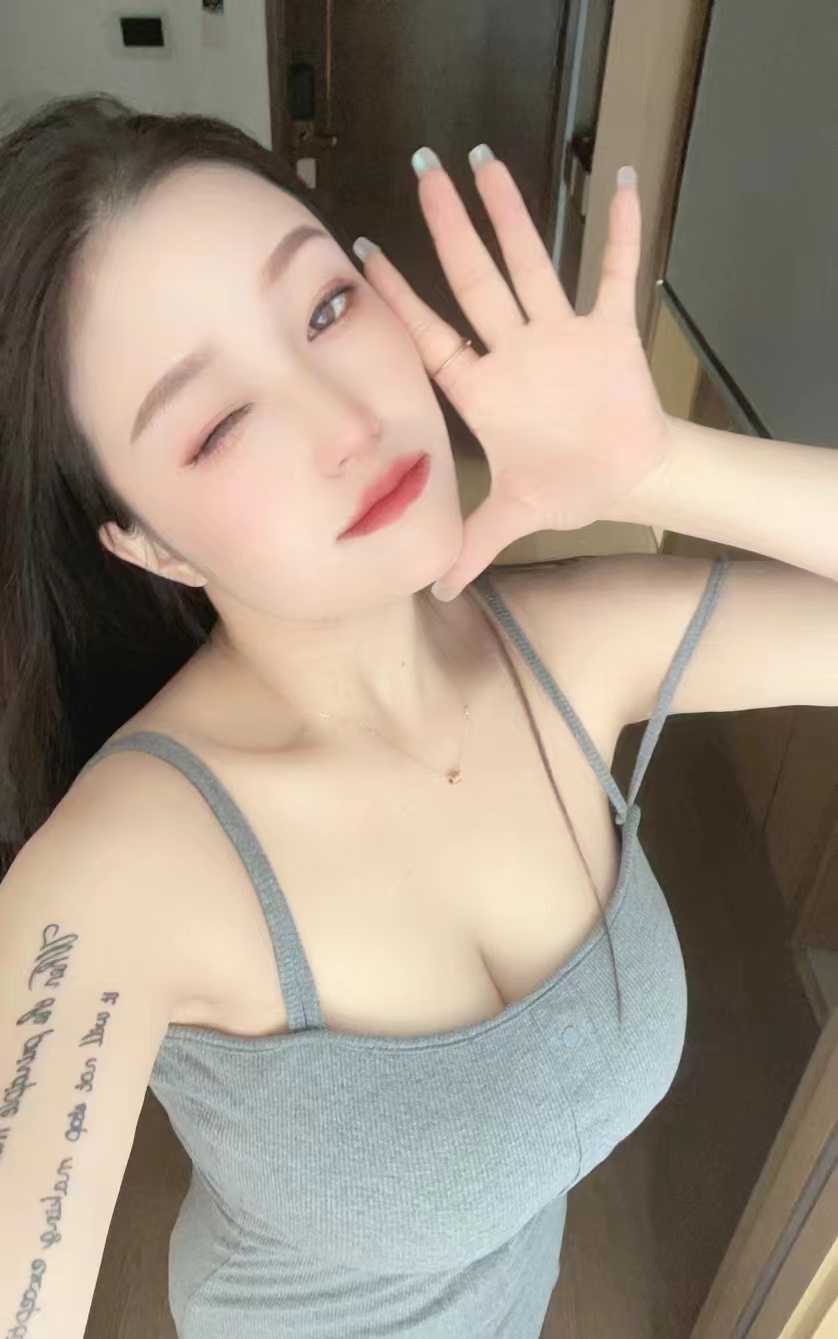 身材棒，皮肤雪白，被折服了