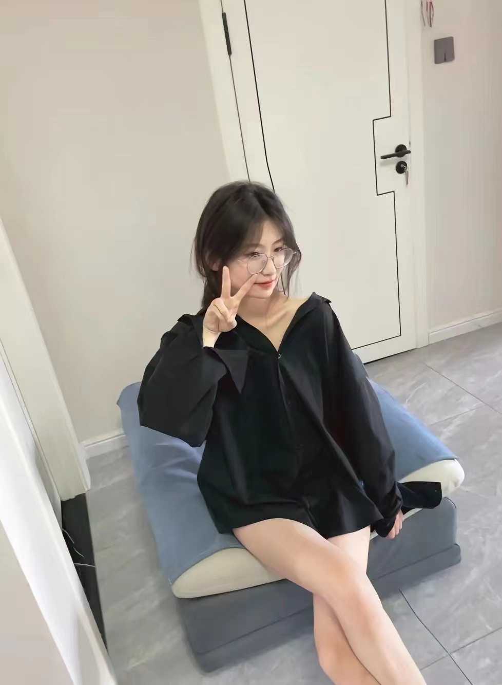 肤白貌美，清纯可爱不失性感