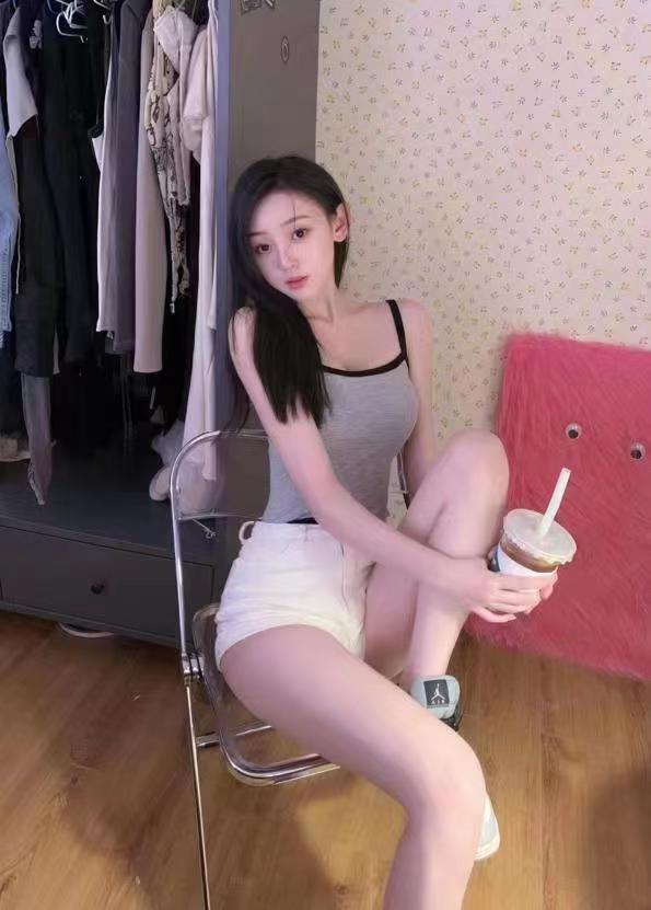 小姐姐很漂亮，不机车，很健谈