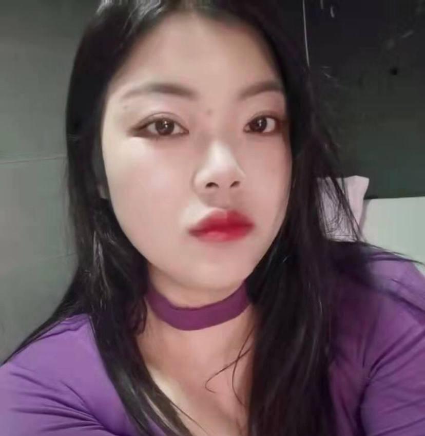 惠南地铁站附近微胖小姐姐