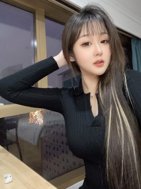 长发苗条水蛇腰