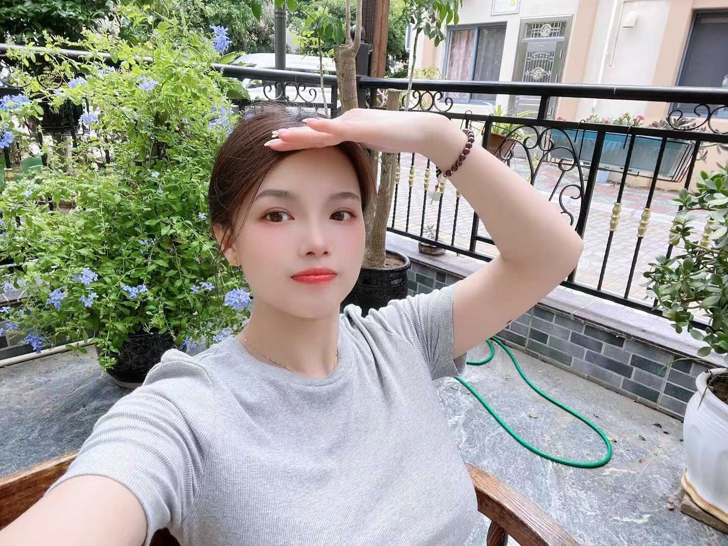 解锁一枚乖巧文静的小姐姐