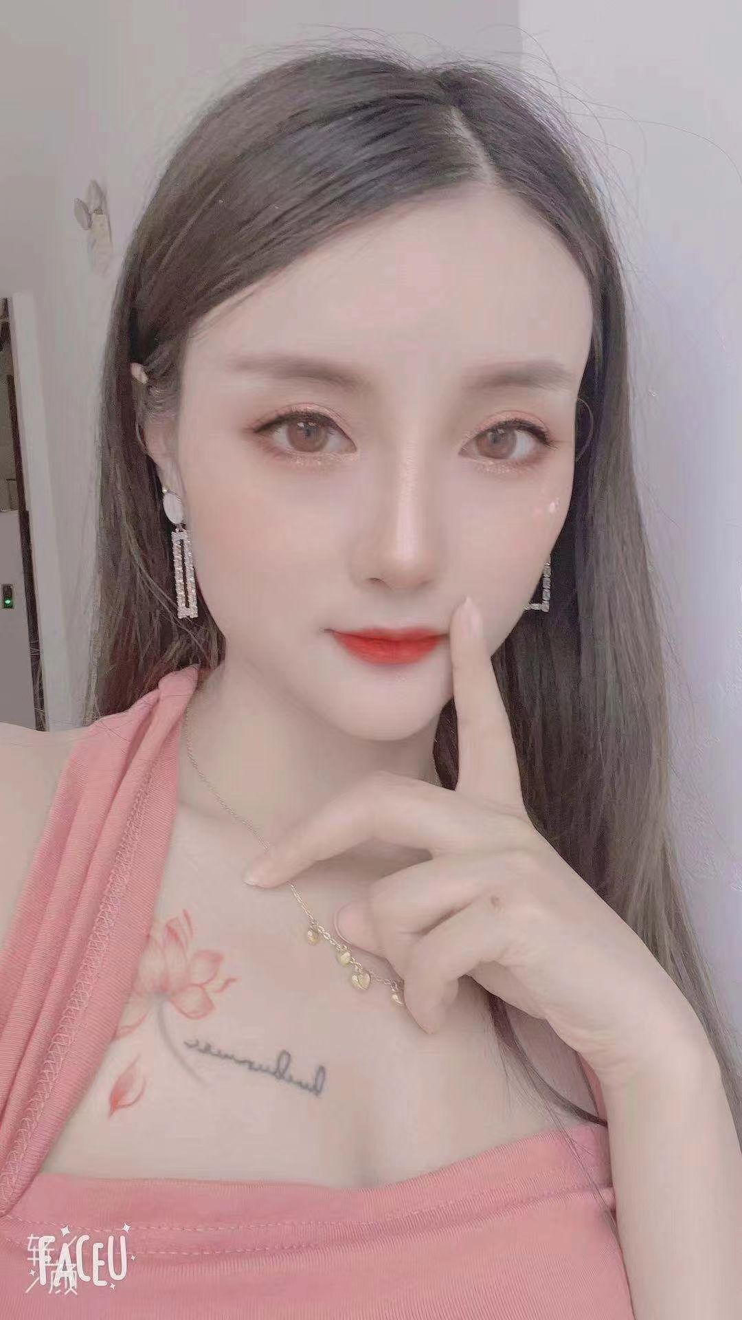 南稍门地铁口小妹妹