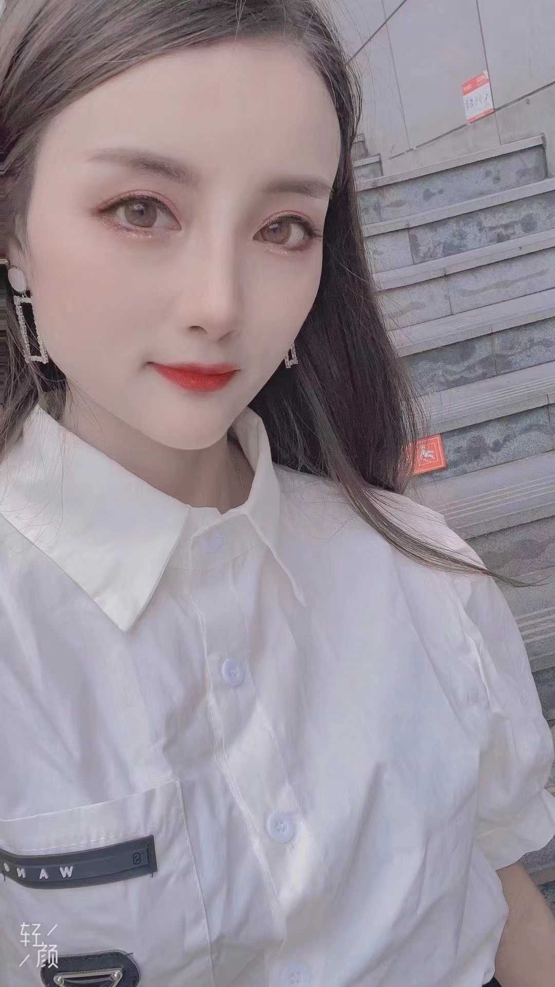 南稍门地铁口小妹妹