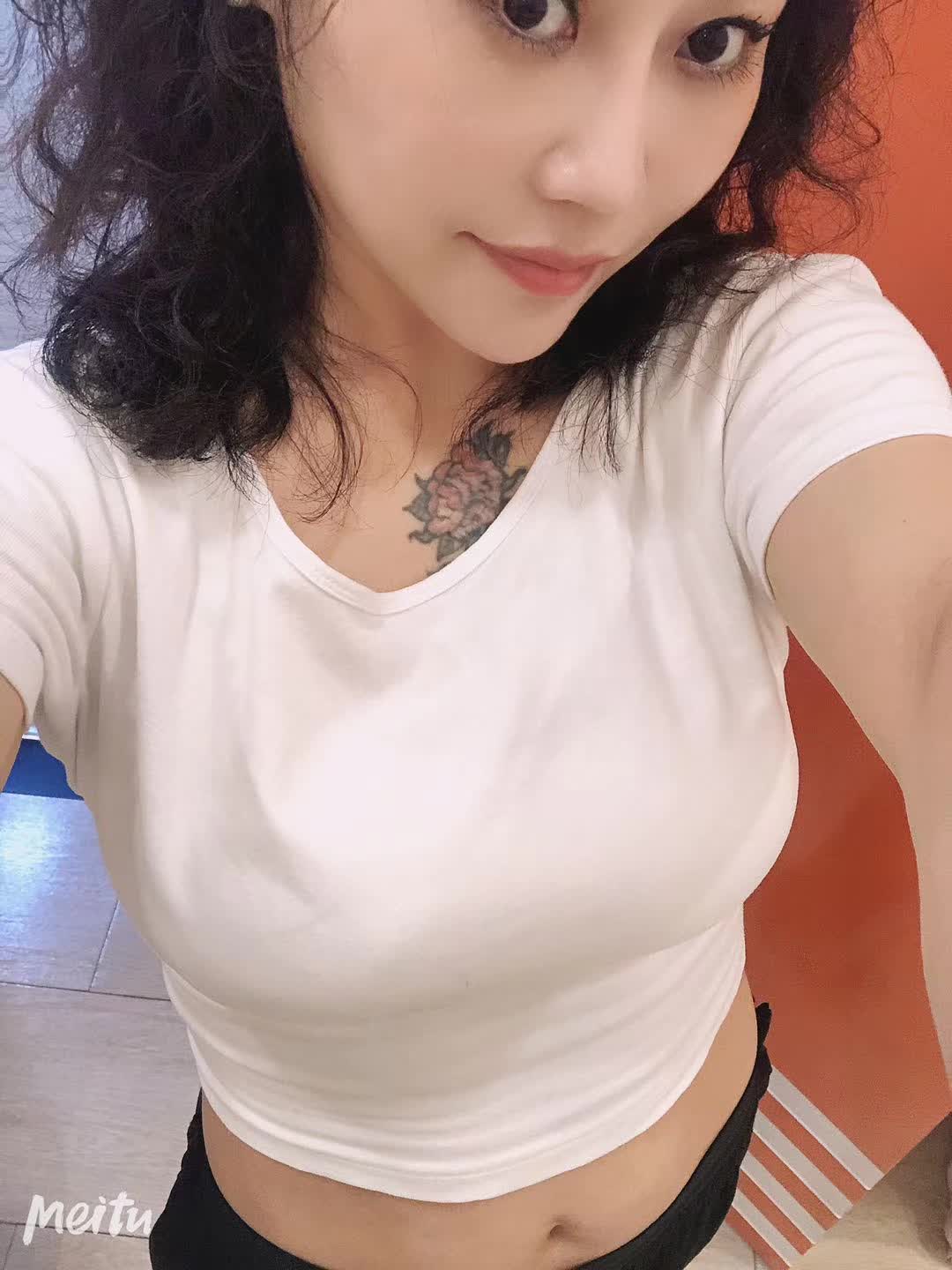 崇川厂妹，湖北人，皮肤白