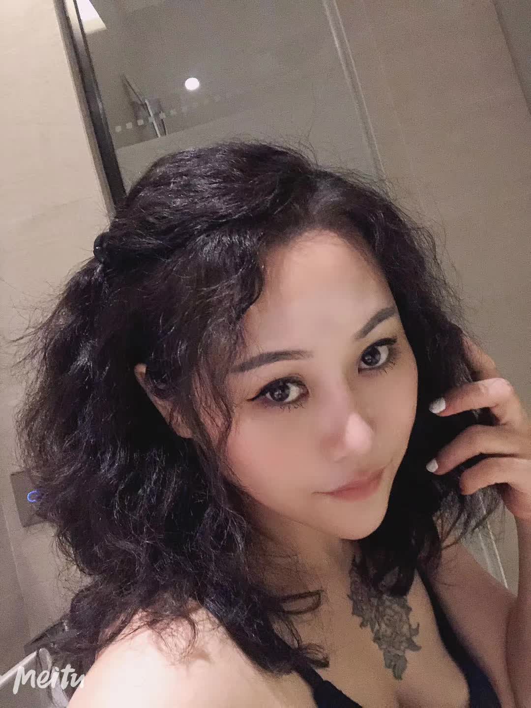 崇川厂妹，湖北人，皮肤白