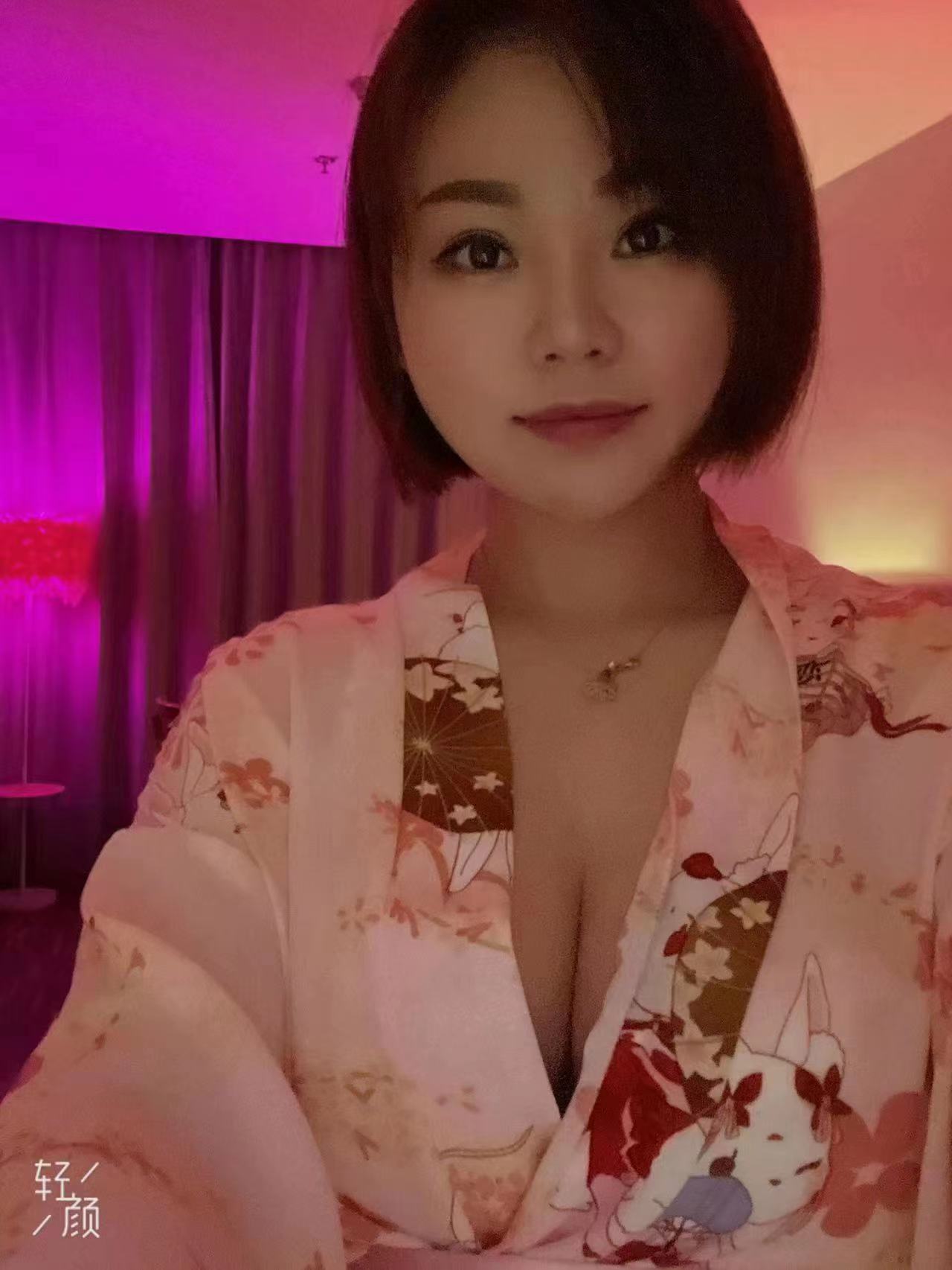 酷爱黑丝的小少妇