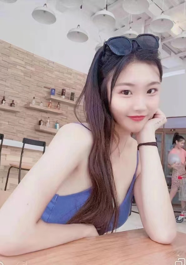 身材高挑紧紧嫩妹