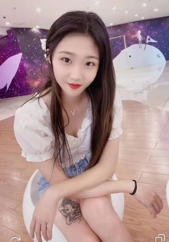 身材高挑紧紧嫩妹