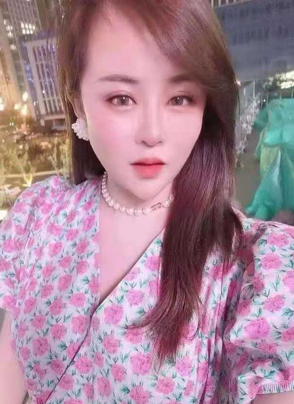 奶子很大很合适的妹子