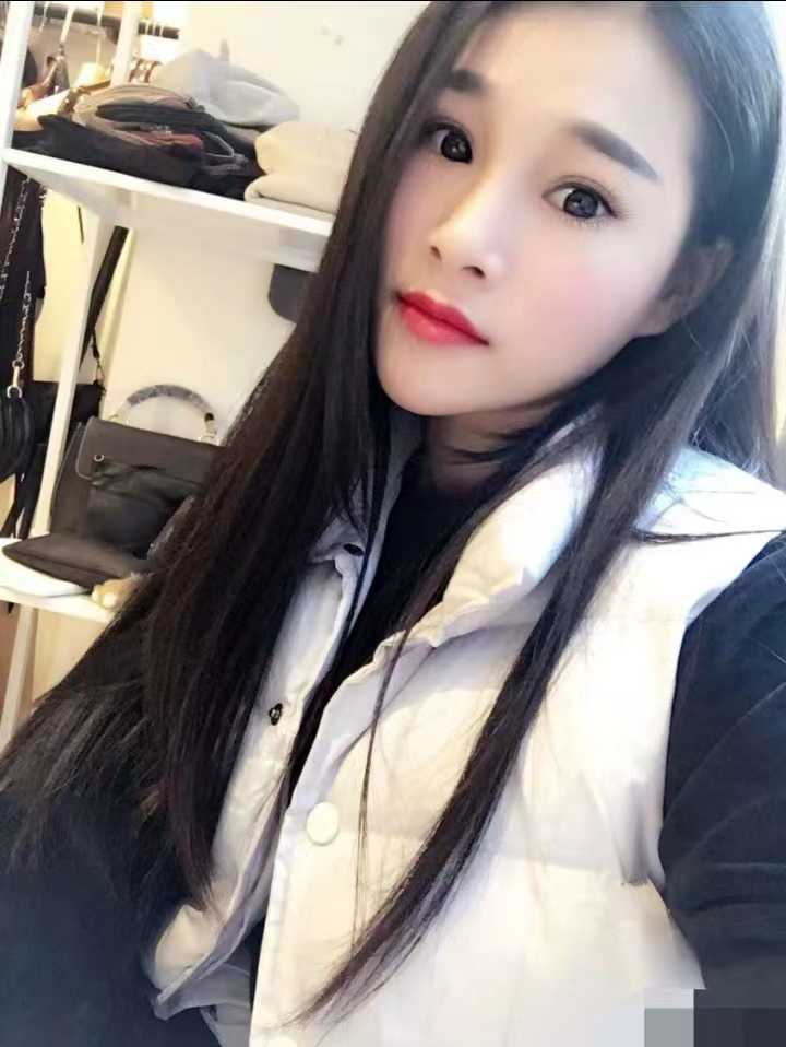 健谈的熟女的姐姐