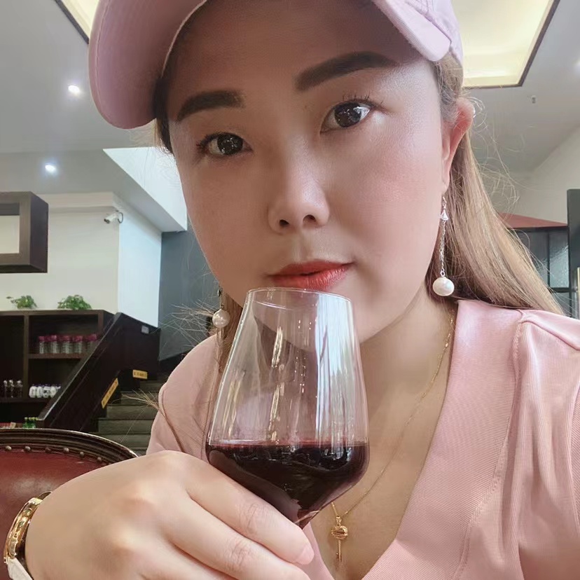 可甜可咸可温柔，可强可软可霸道，可冷可拽可嚣张，一切取决于你是谁，我对每一个人都不一样！