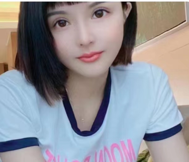 皮肤很白很滑的会所出来妹子