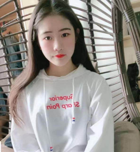 话不多身材很匀称