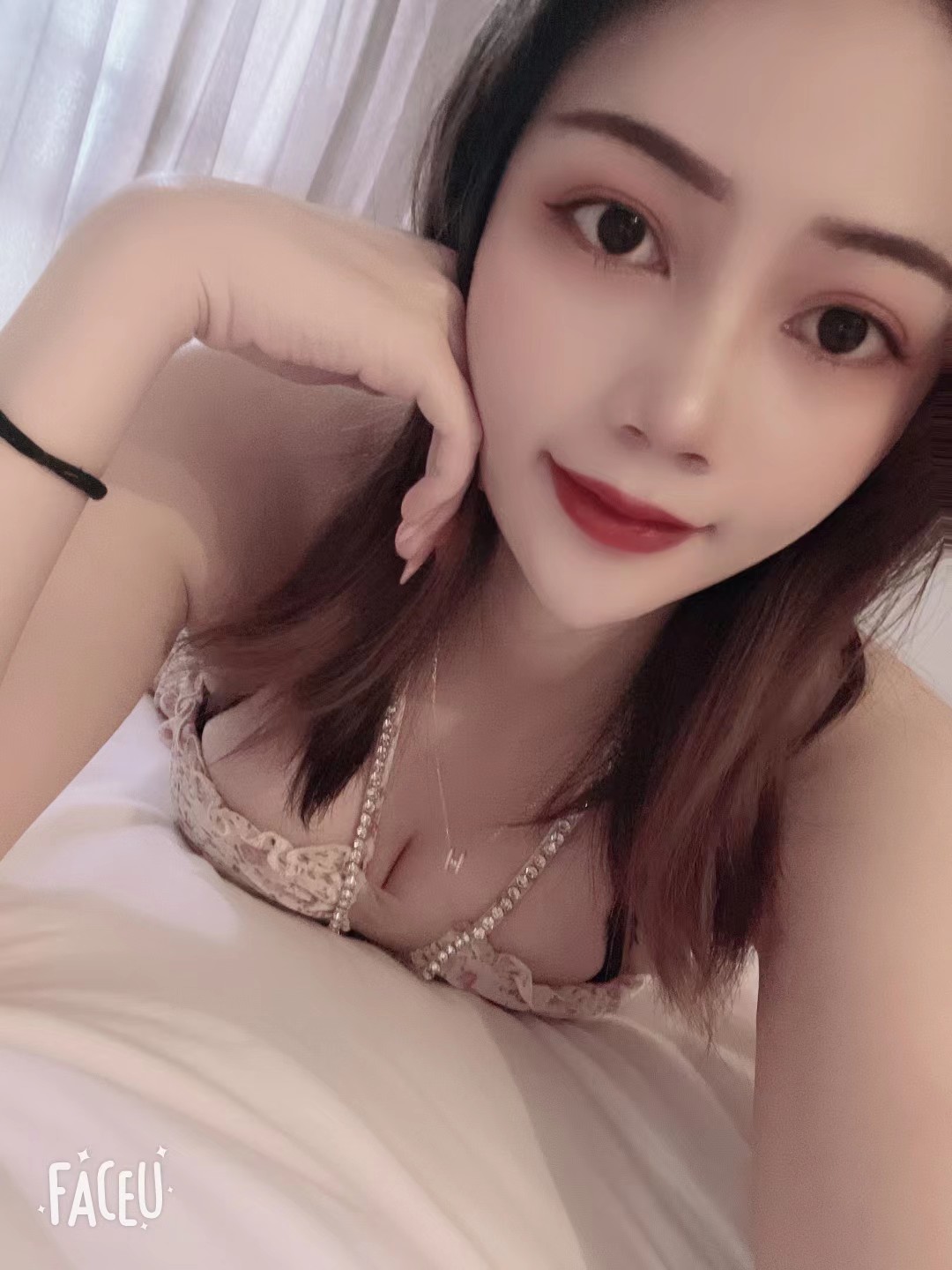 武侯区高颜值小妹 皮肤白 身材娇小