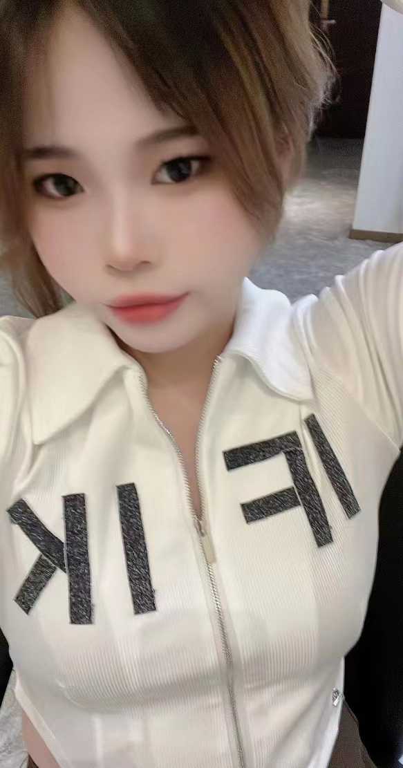 又听话又很会的一个妞子