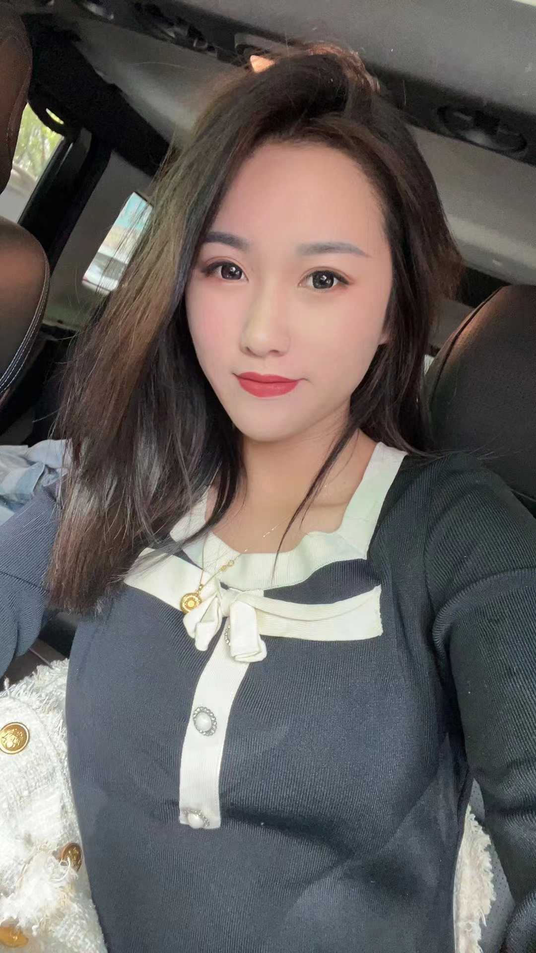 年纪轻轻，玩的很开，后入很爽