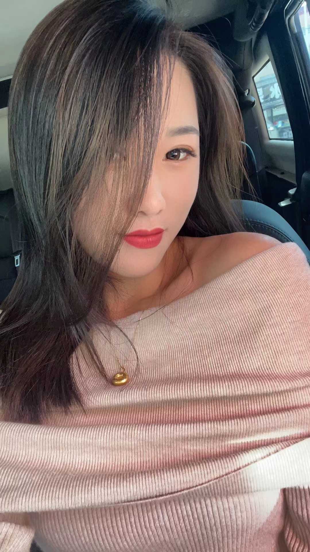 年纪轻轻，玩的很开，后入很爽