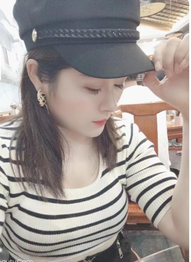 白嫩可爱美女，讨日