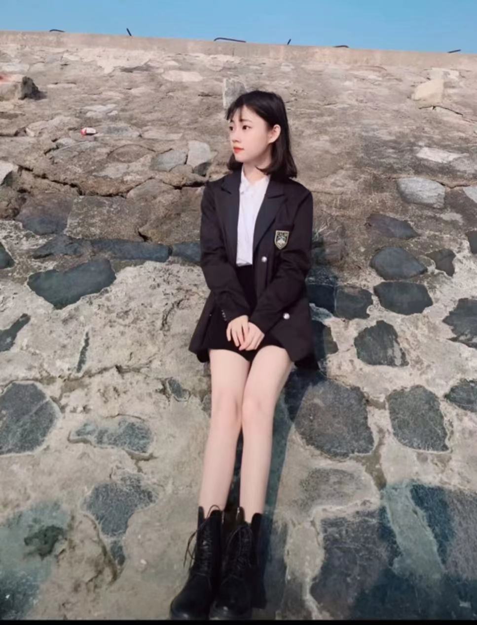 推荐一枚学院风的小姐姐