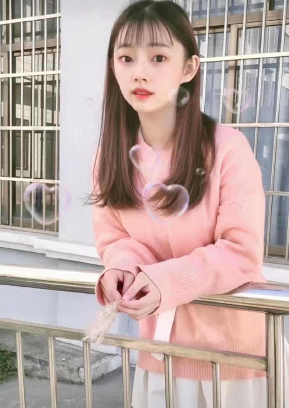 推荐一枚学院风的小姐姐