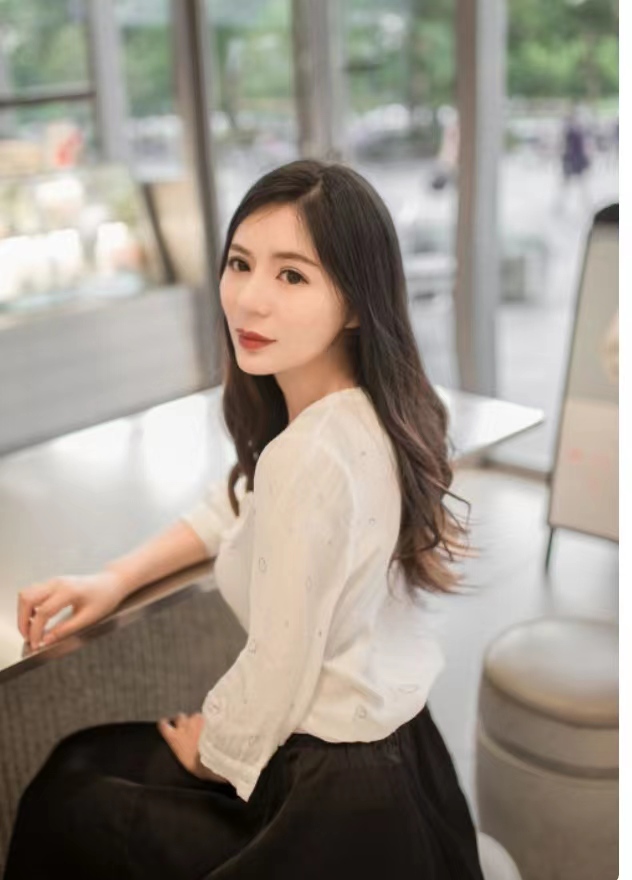 很健谈很热情的熟妇