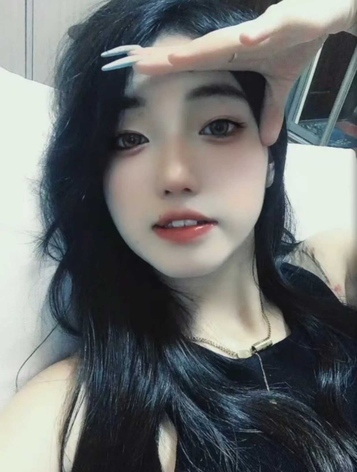 超级年轻好看的妹子