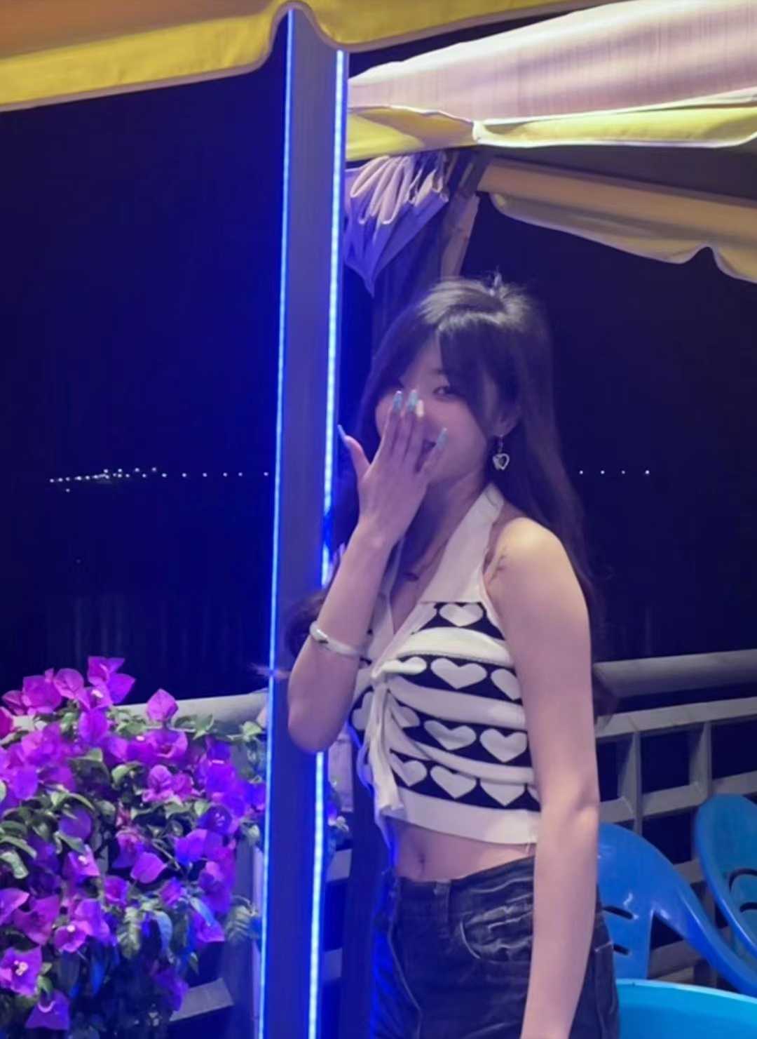 超级年轻好看的妹子