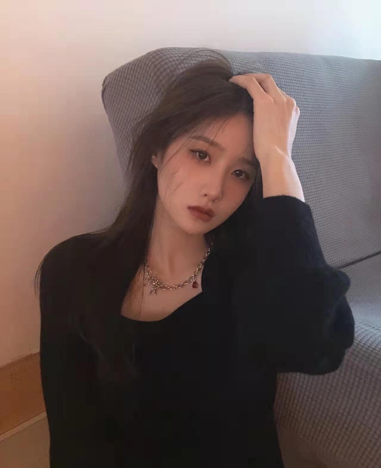 文员胡黎最可爱